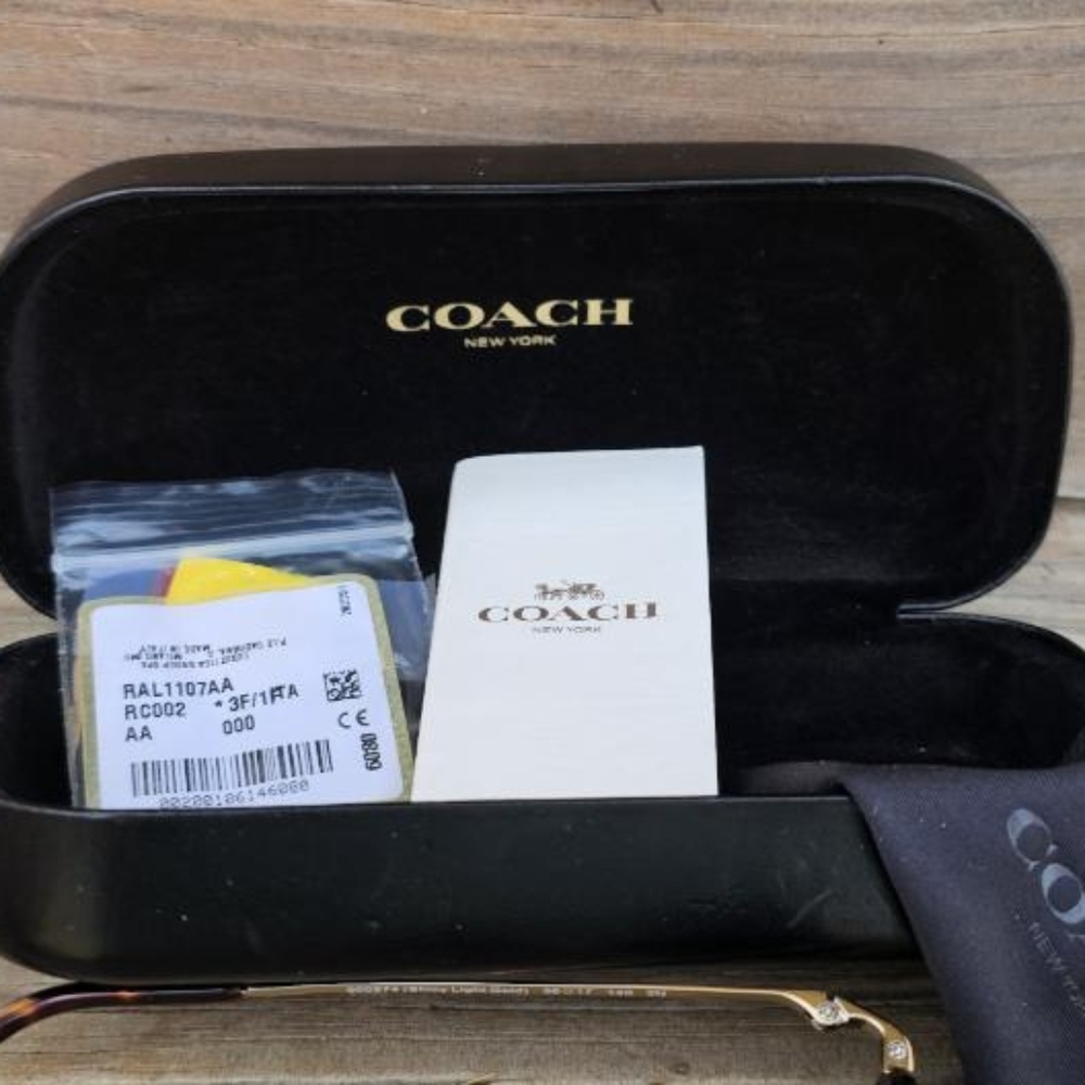 COACH NEW SHINY GOLD AVIATOR STYLE SUNGLASSES WITH ACCESORIES - Picture 5 of 8